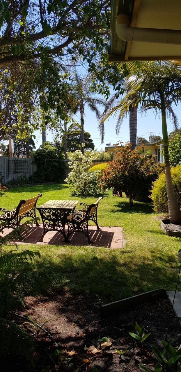 Lakes Entrance Holiday Units ภายนอก รูปภาพ